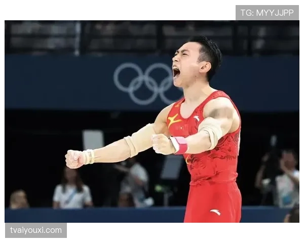 刚刷到邹敬园近照，他私下比明星还讲究，赛场上那张铁脸瞬间变软